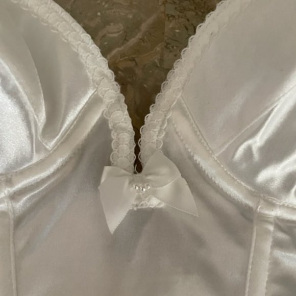 Lovely Jezebel Bustier Bra Size 36A - Picture 2 of 2